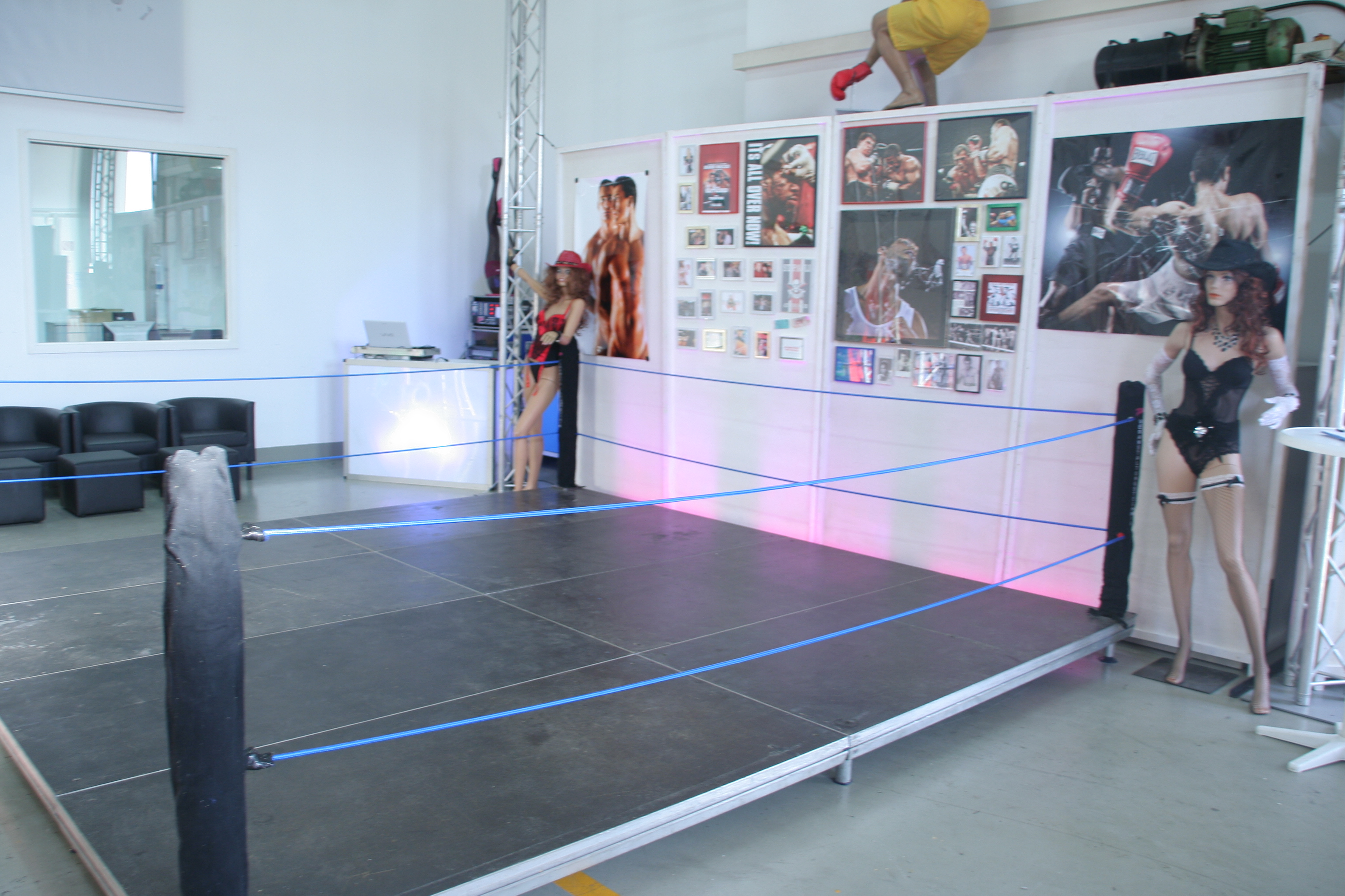 Boxring,4m x 4m, 20cm hoch, inklusive Eckpfeiler und Seil